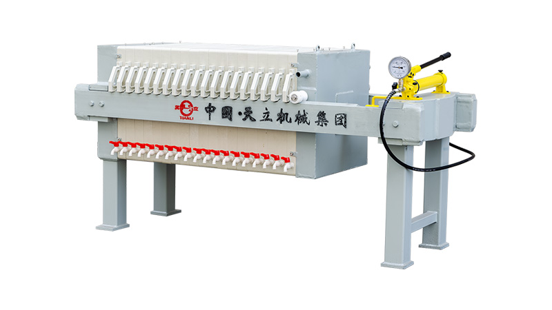 500/630型  手動液壓廂式壓濾機